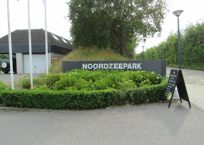 Mosselbank 93 - Noordzeepark Ouddorp, with private front&back garden near the beach